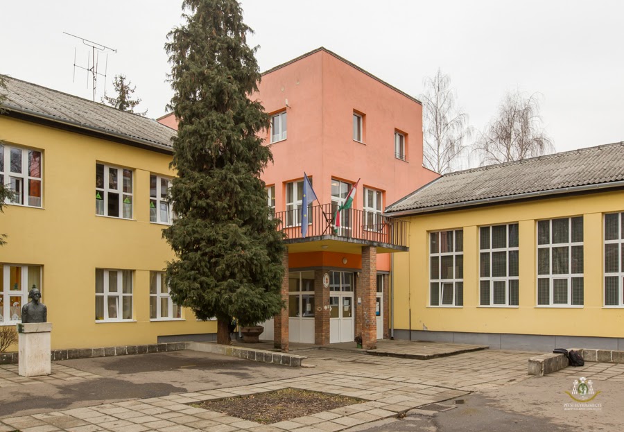 kozoktatasi palyazat komlo ertekeles web 20160115 13