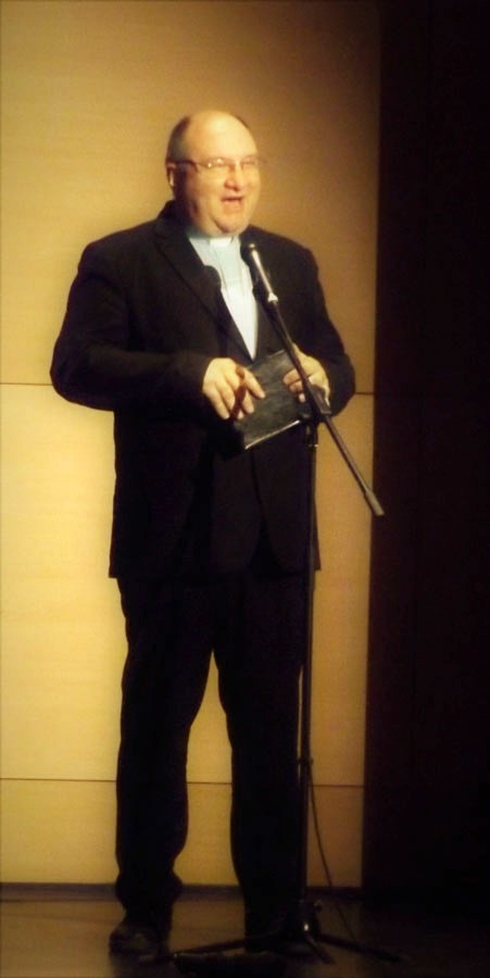 A délutánt az iskola püspöki biztosa, Bacsmai László esperes-plébános nyitotta meg, aki az apai szerep fontosságáról és különlegességéről beszélt. szj apak napja 02