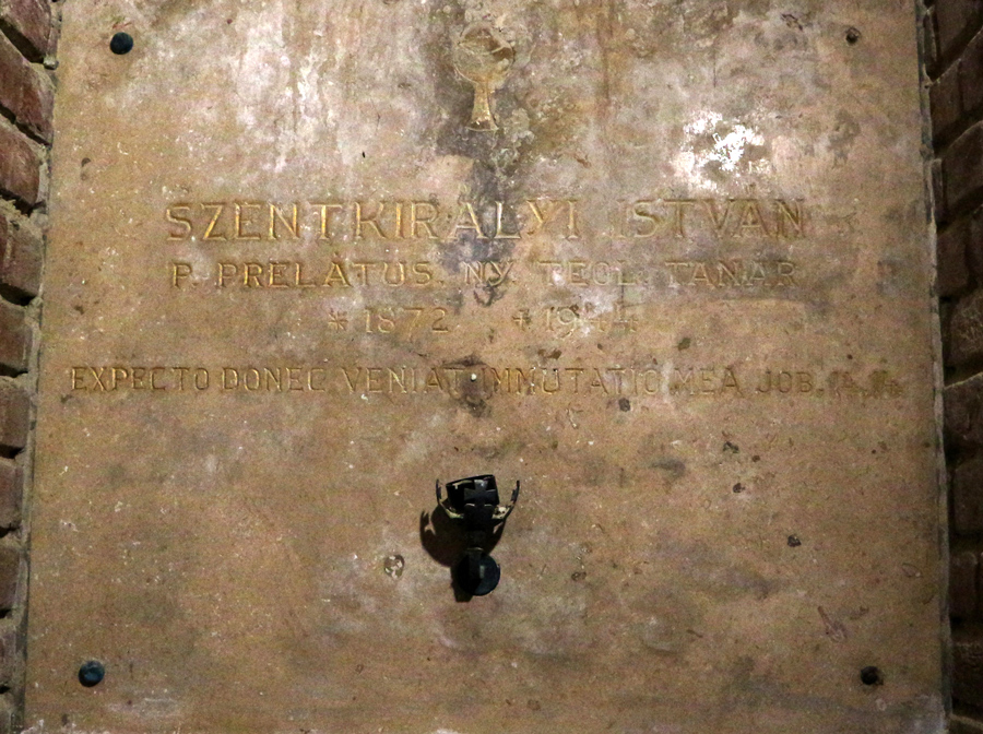 Szentkirályi István sírja a temető Szent Mihály kápolna kriptájában (Fotó: Schmelczer Balázs) Szentkiralyi kriptaja
