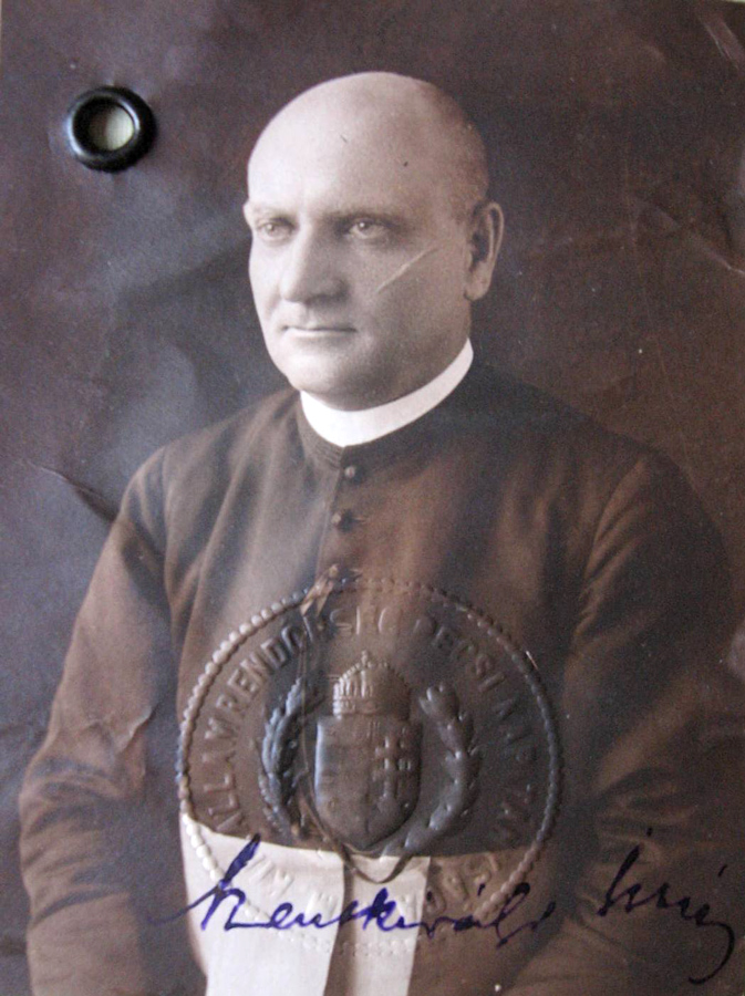 Szentkirályi István útlevélképe 1927-ből (Pécsi Egyházmegyei Levéltár – Szentkirályi István hagyatéka) utlevelkep SZI 1927