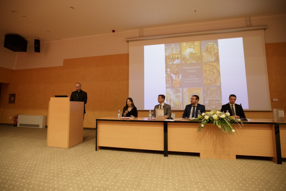 Könyvbemutató 2 1 Egyedi