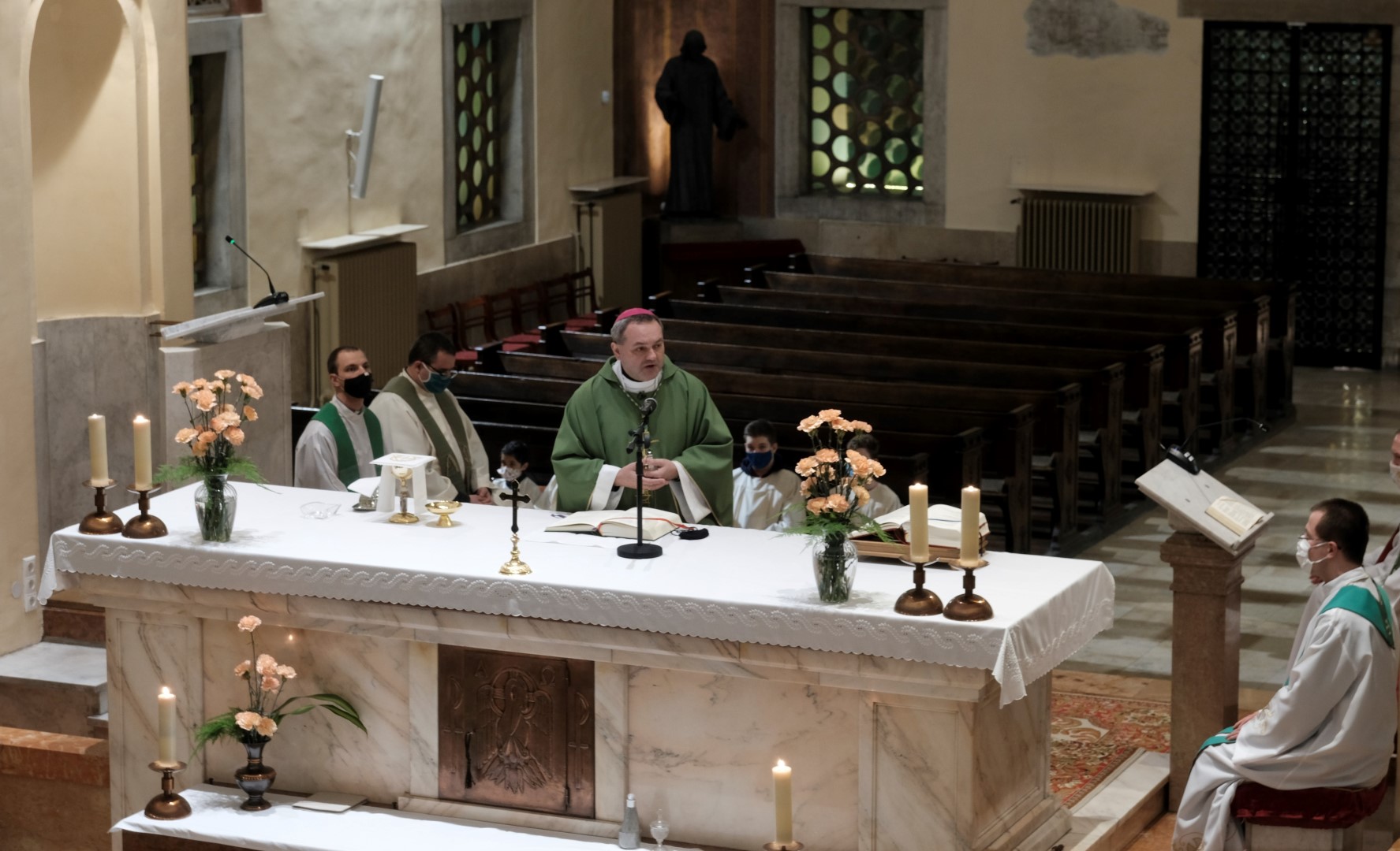 Első csütörtök 38