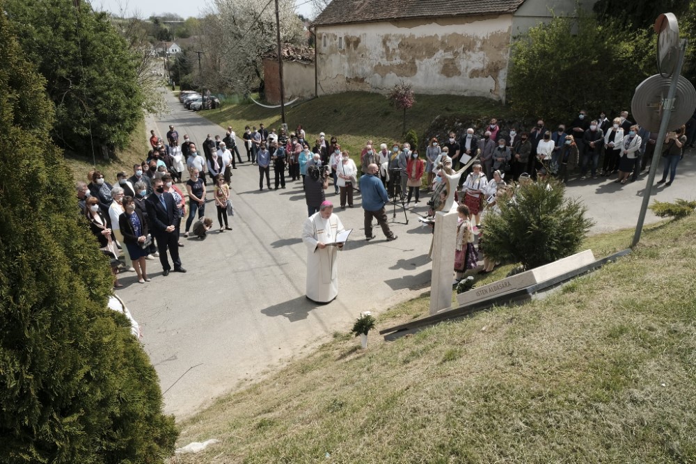 Pécsudvard Feltámadt Krisztus szoboravató 2 Egyedi