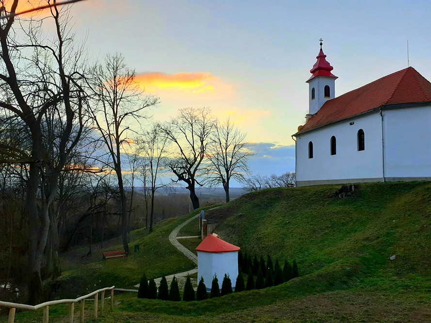 Csicsó Kegytemplom és Szentkút