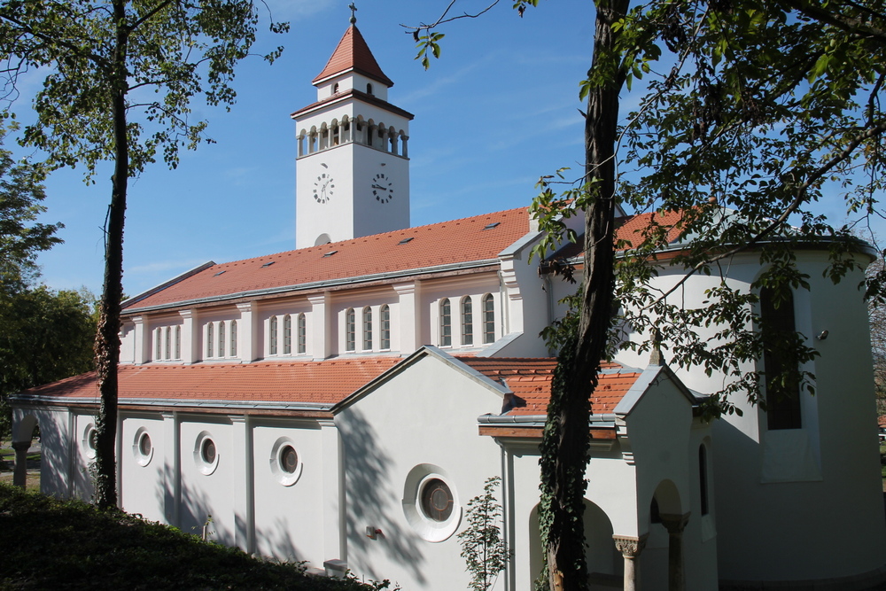 Báta templomkülső