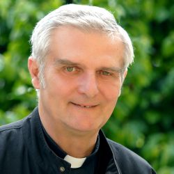 Egri József plébános