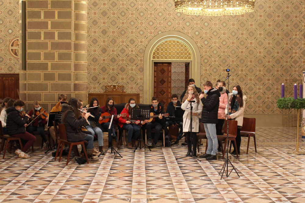 Advent2 2 kedd 15 zenekar