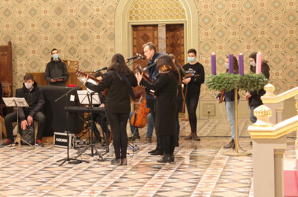 Advent3 4 csutortok korus