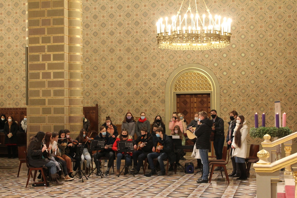 Advent4 2 kedd korus