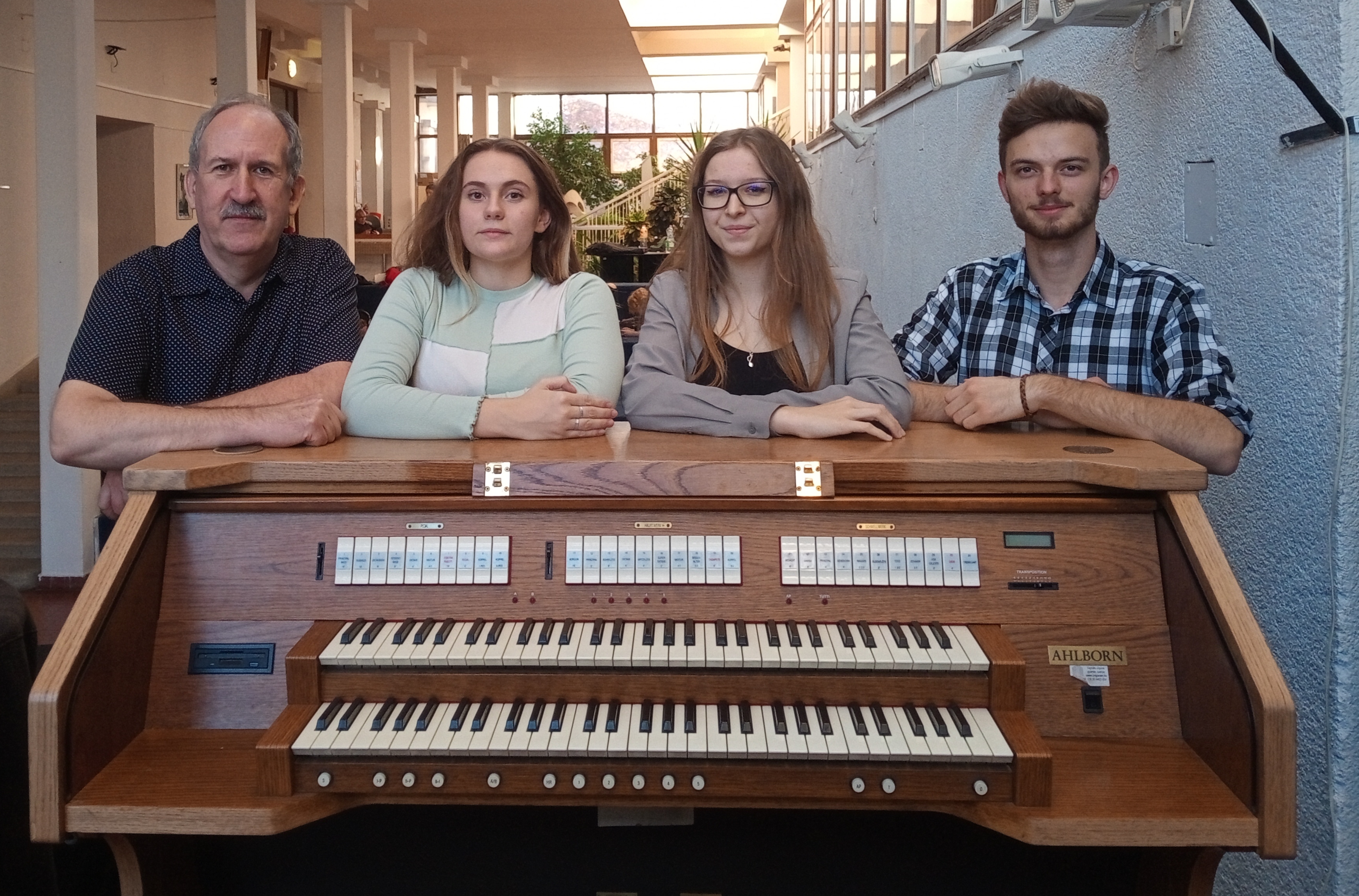 Köcsky Tibor orgonaművész és növendékei