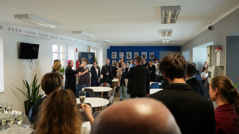 437 Egyetemi lelkeszseg irodaja 059