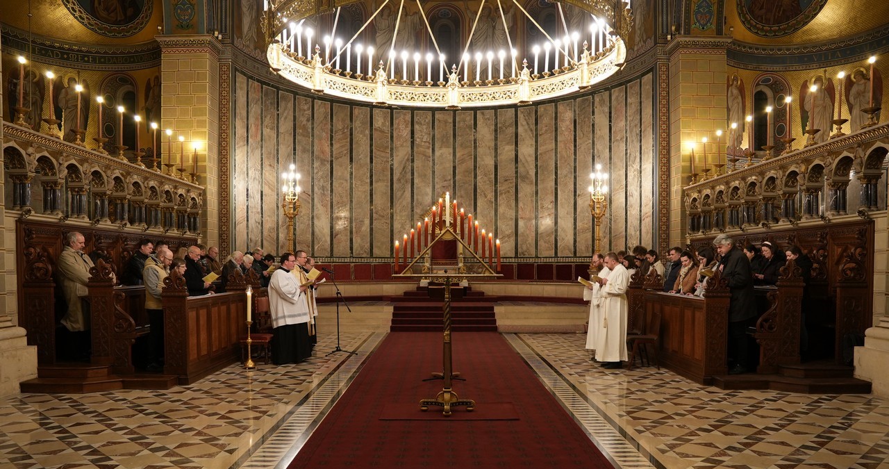 Sotetzsolozsma 2023 02