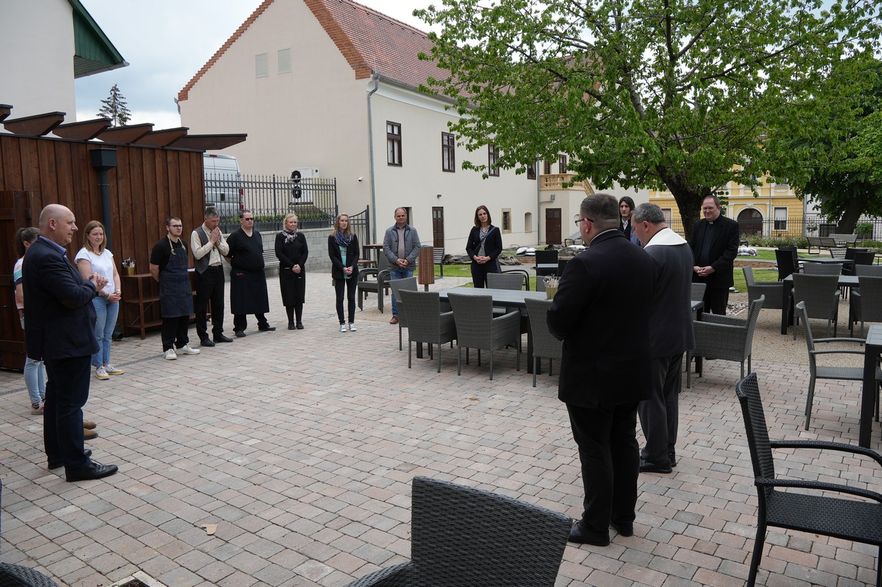 Rozsakert megaldasa 08