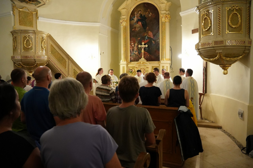 637 Gyalog papokert 23