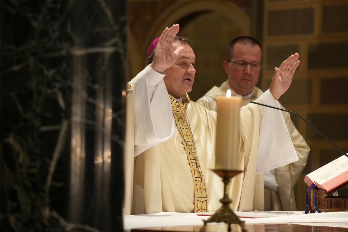 Beiktatas szekesegyhaz 37