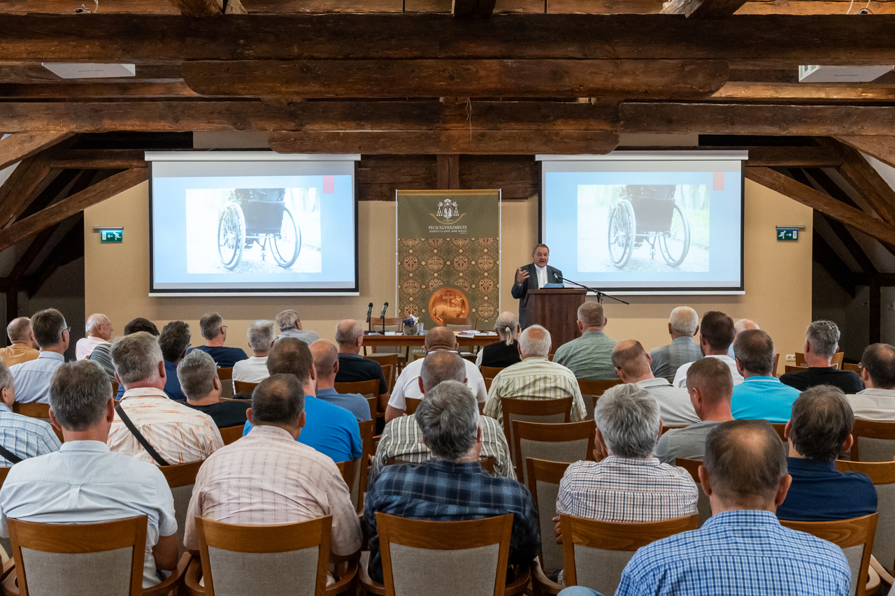 Ferfitalalkozo Pecs szept 33