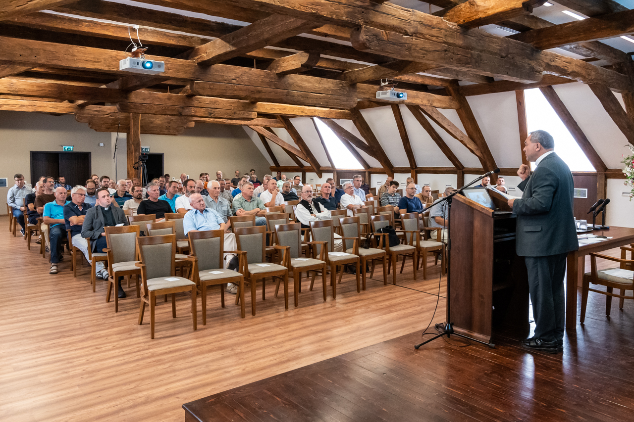 Ferfitalalkozo Pecs szept 34