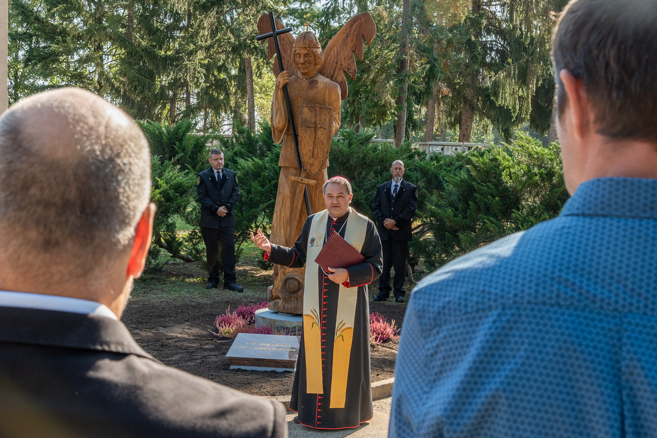 Szent Mihaly szobor 23