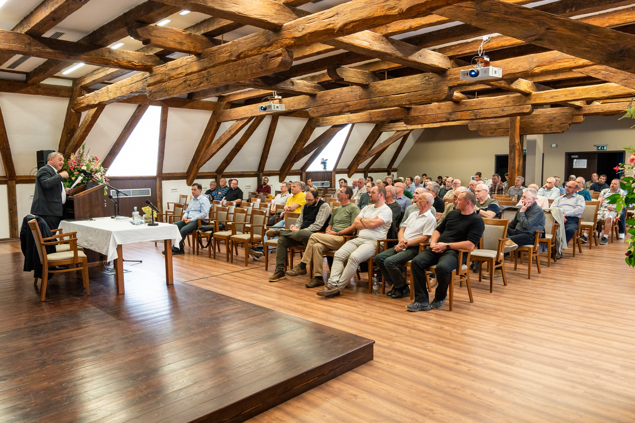 2024 04 05 ferfitalalkozok 29