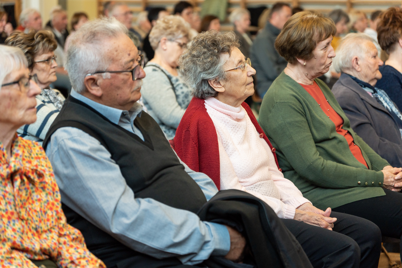 2024 04 21 lelki delutan paks 44