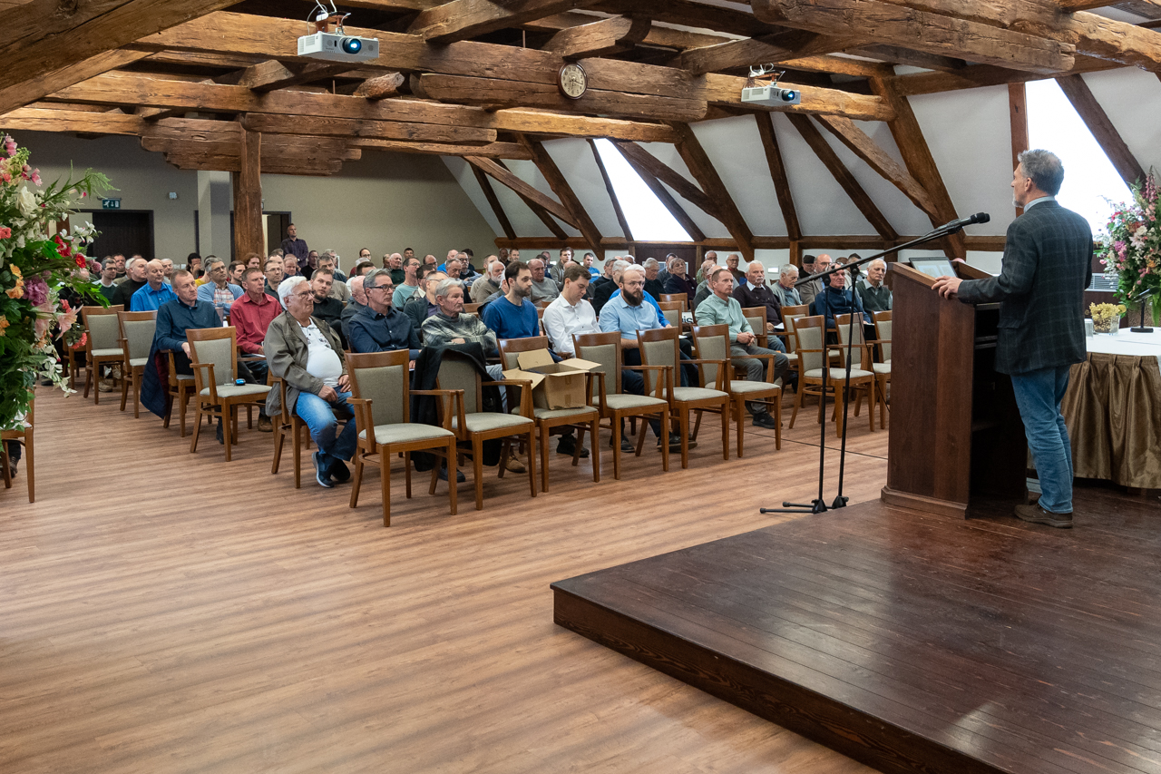 2025 11 14 ferfitalalkozo 10