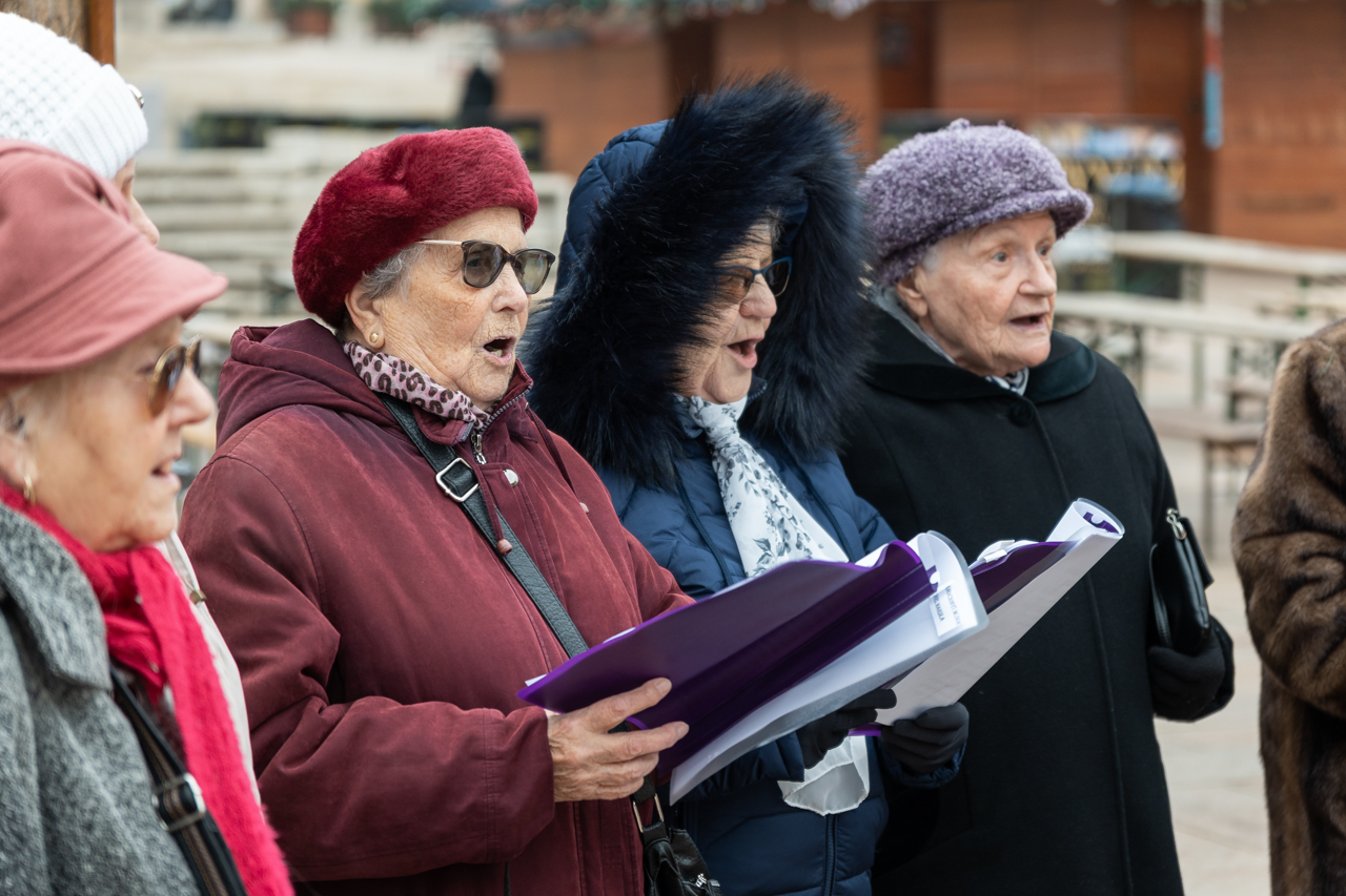 2025 12 03 szechenyi ter enek 05