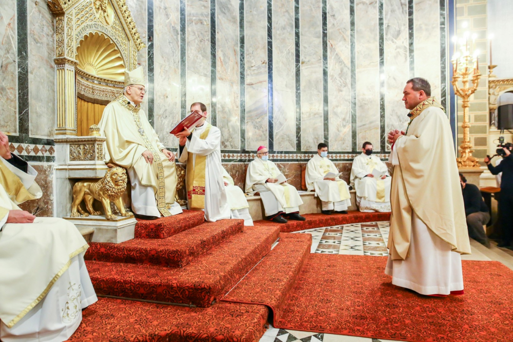 60 MK LA puspokszenteles 60