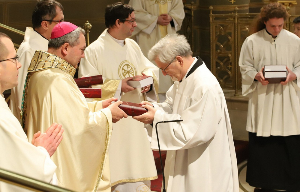 1015 26 02 18 lektoravatas120