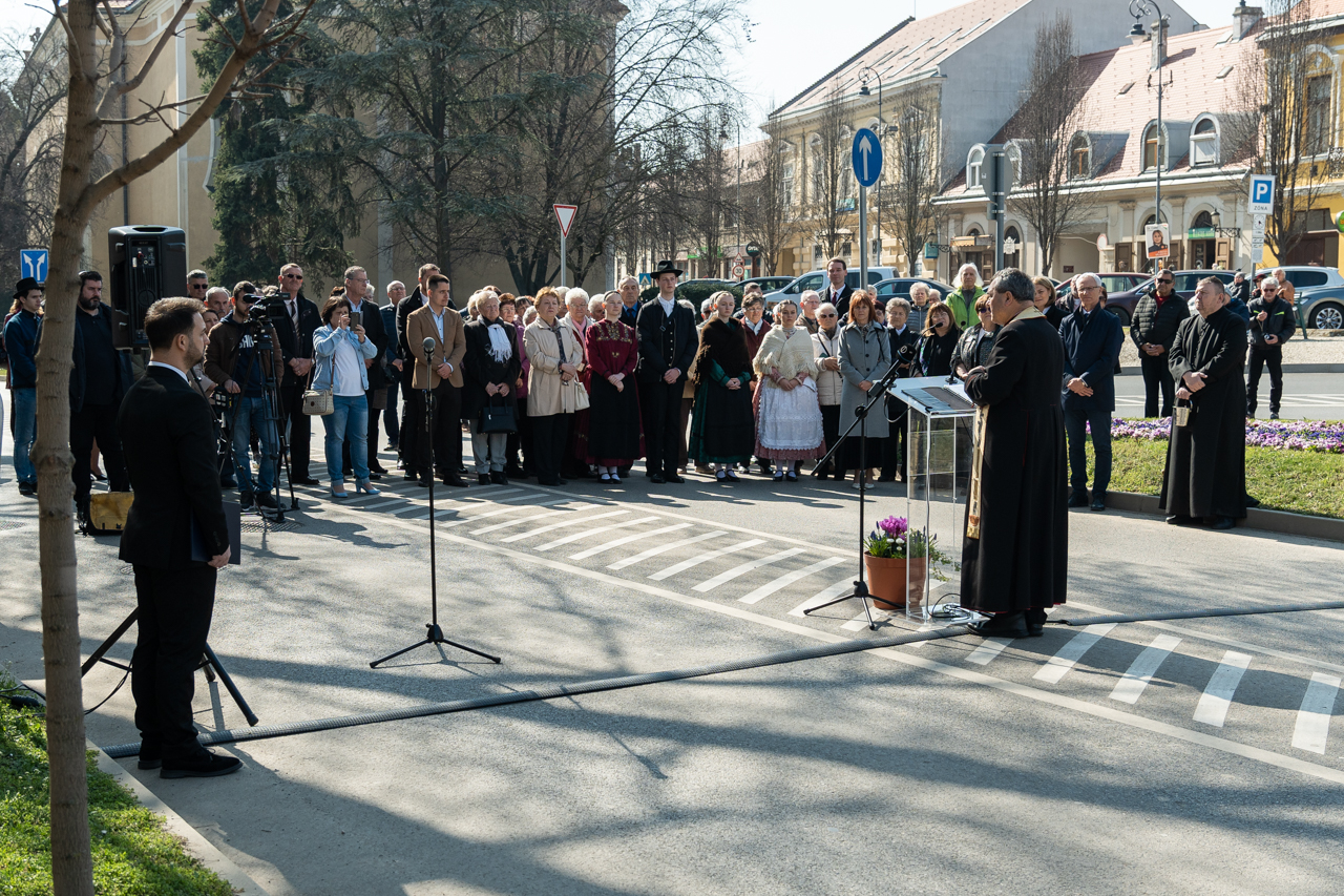 2026 03 07 bonyhad szobor 26
