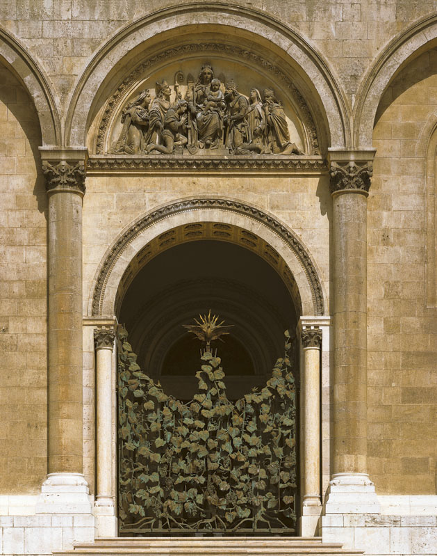 A déli bejárat a felújítás előtt