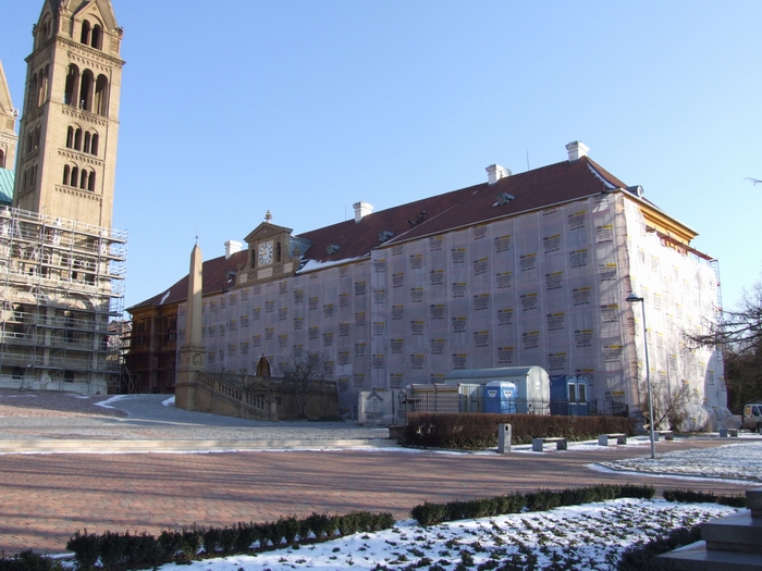 A Káptalani Levéltár és Plébánia felállványozva