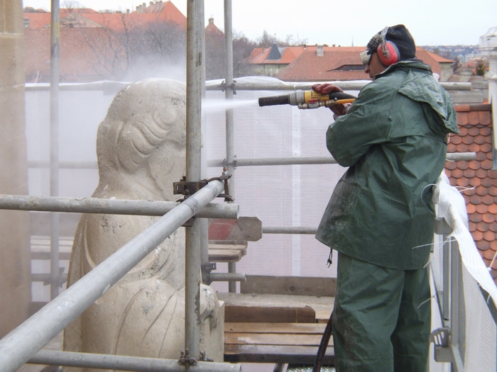 Az apostolszobrok is megtisztultak