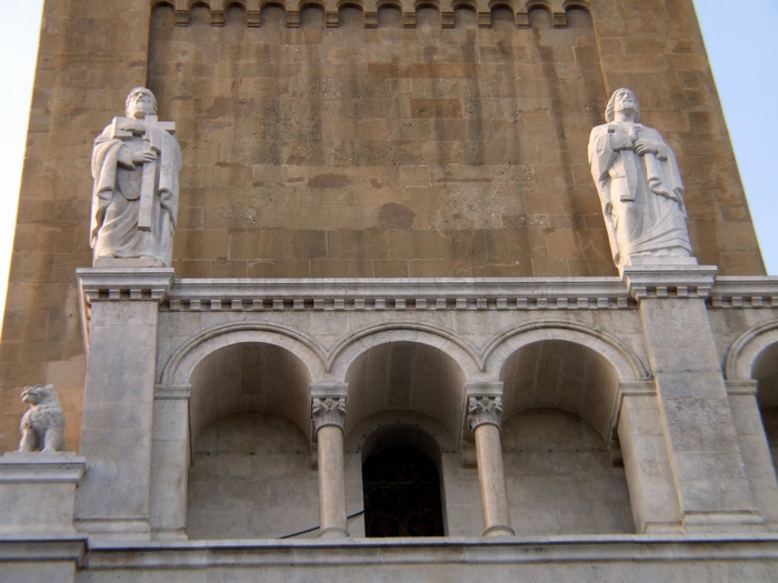 Az apostolszobrok is megtisztultak