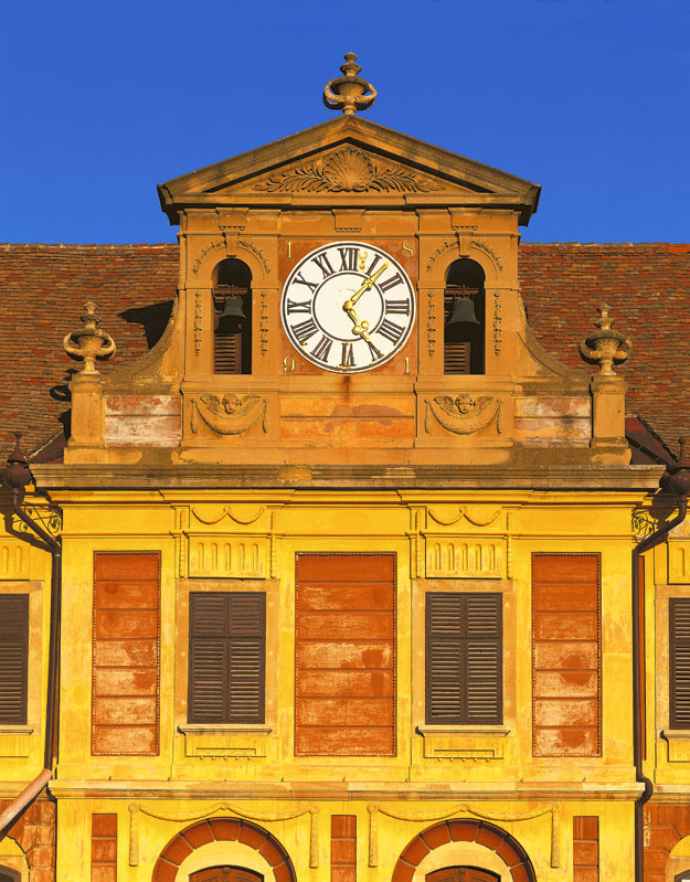 A Levéltár óratornya a felújítás előtt