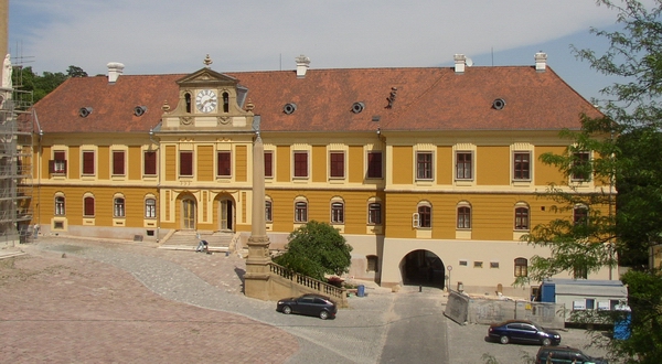 A Káptalani Levéltár és Plébánia épülete a felújítás után