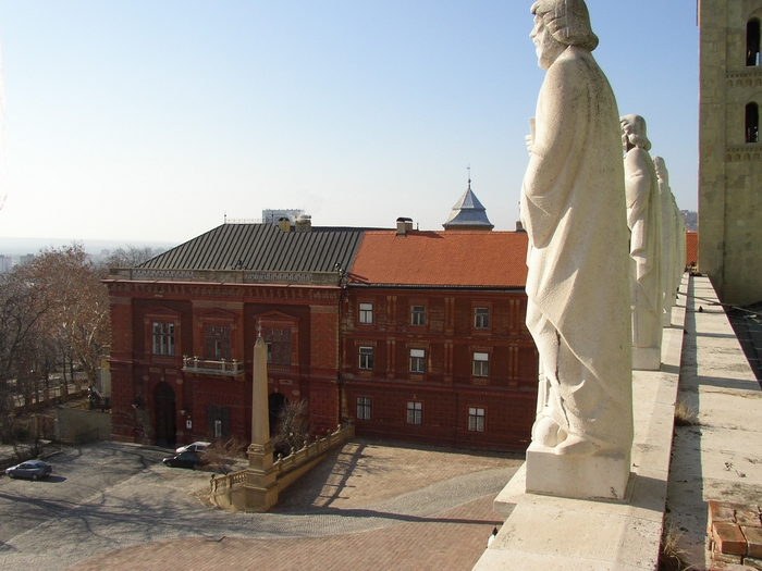 A Püspöki Palota keleti homlokzata a felújítás előtt 