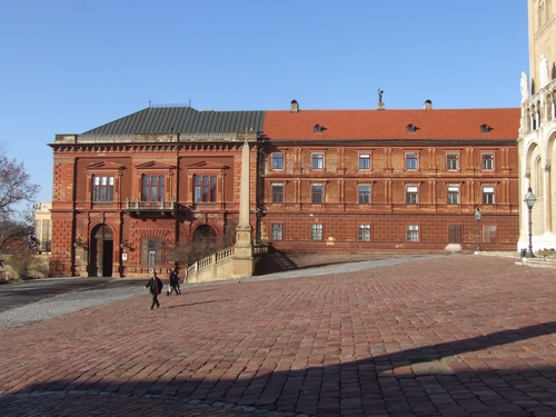 A palota keleti homlokzata a felújítás előtt