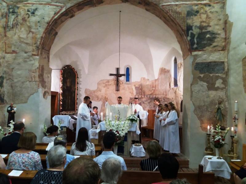 Lápossy Péter atya misézik