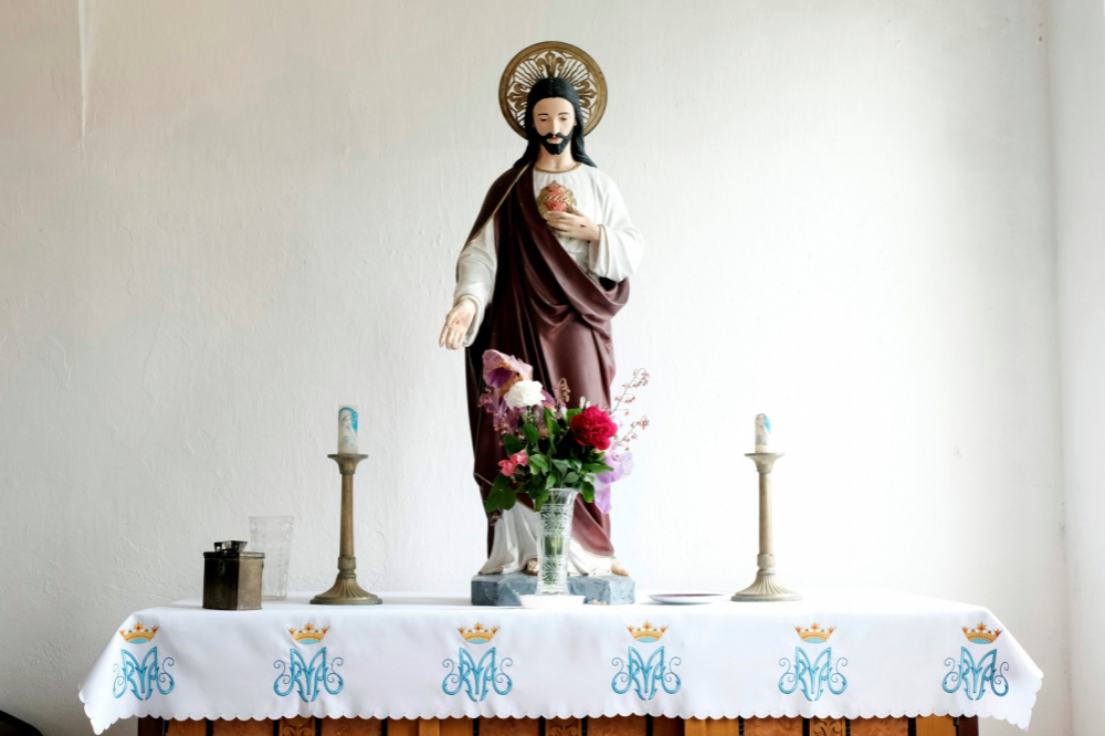 154 Gerjen Jzus szobor