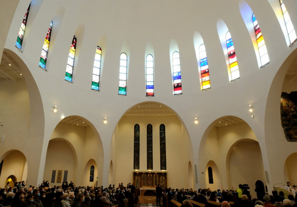 246 Mohacs fogadalmi templom uvegablakok