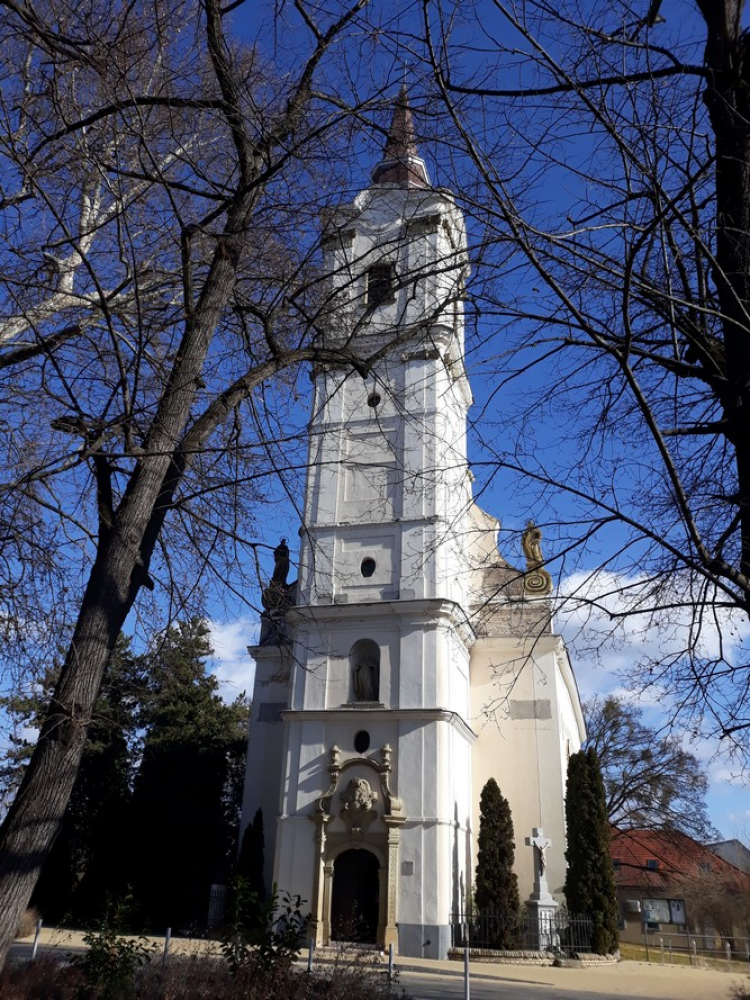 252 Mohacs ls2 Szent Kereszt templom