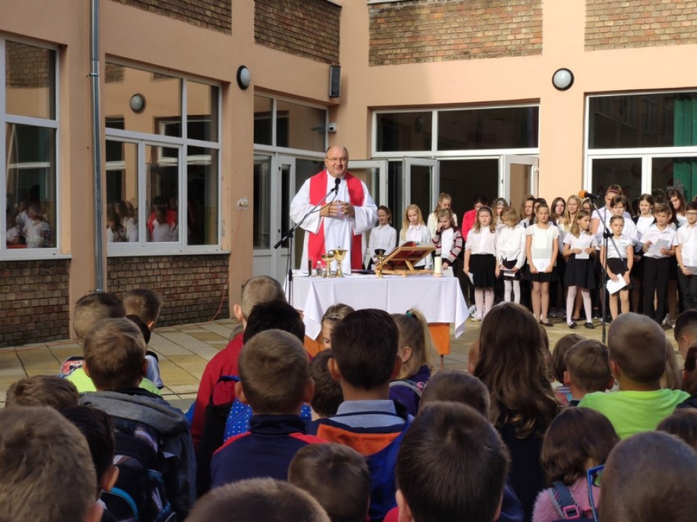 255 Mohacs3 tanevnyito park