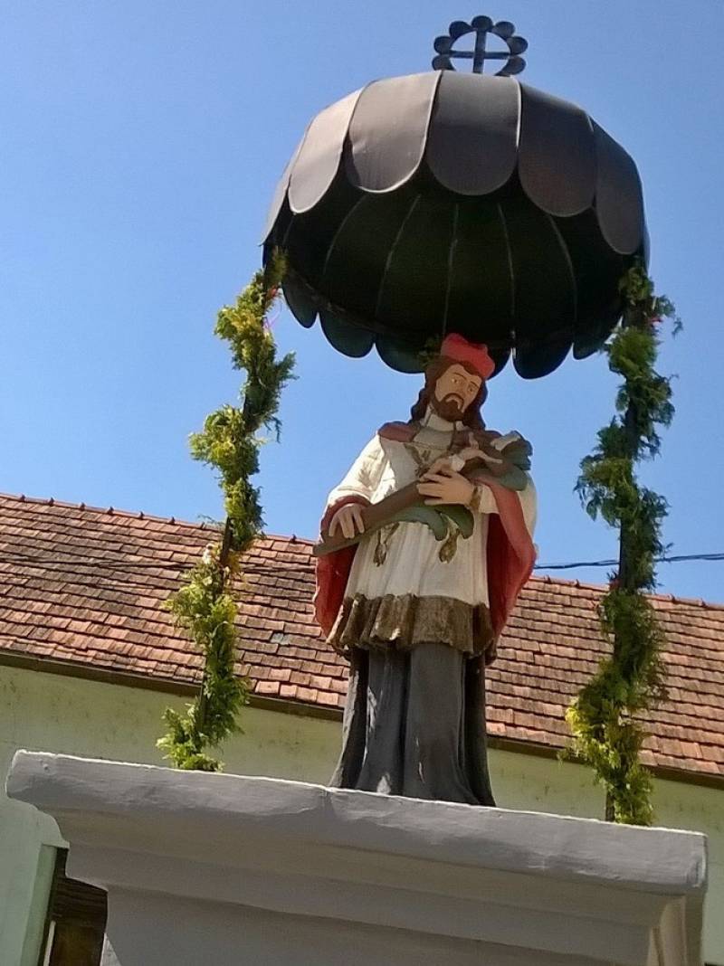 Mohacs3-nepomuki_szent_janos.jpg