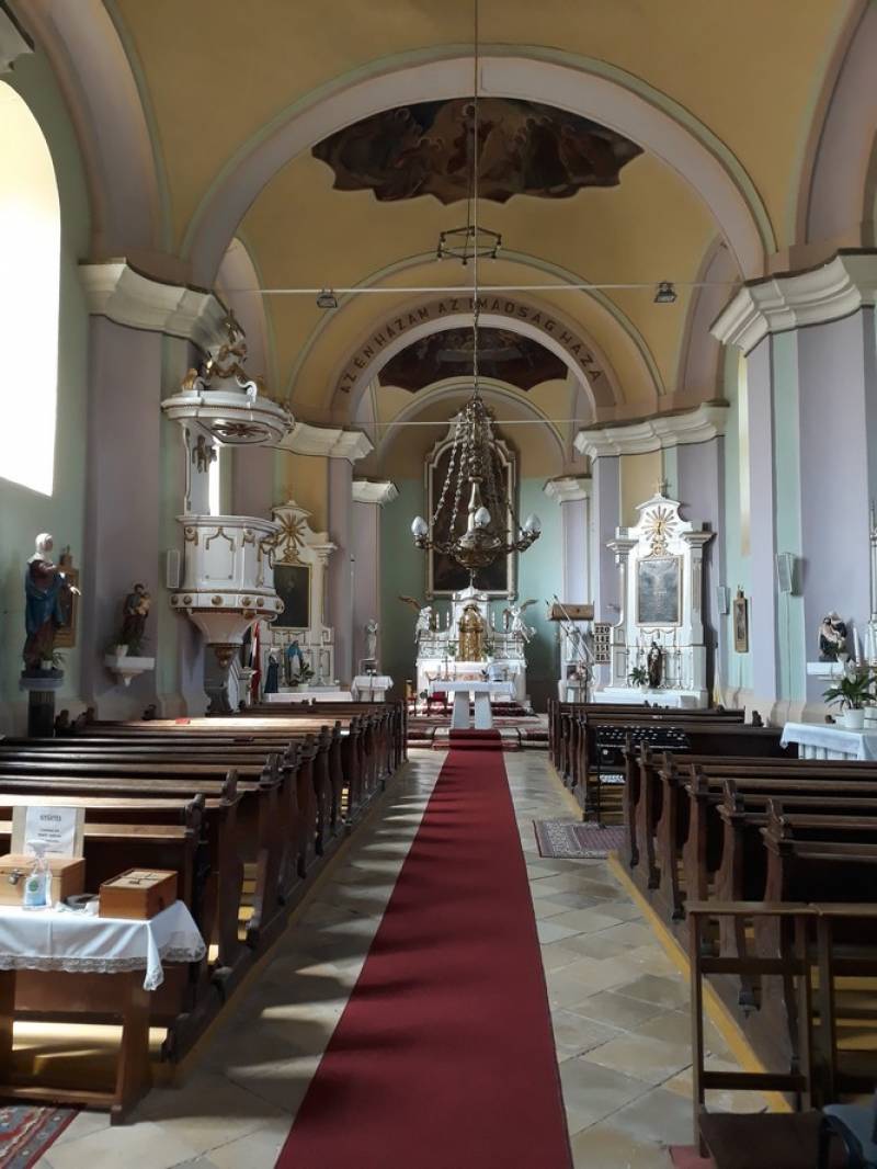 Nagymanyok_templombelso_1.jpg