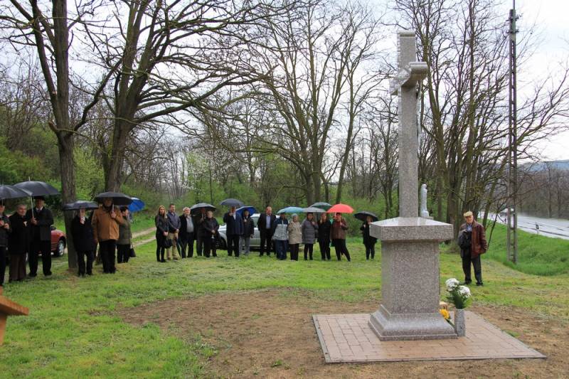 Nagypentek-Tamasi-keresztek-2022-017.jpg