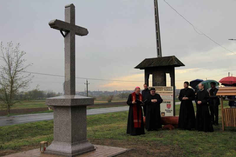 Nagypentek-Tamasi-keresztek-2022-023.jpg