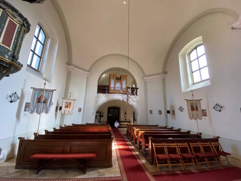 vajszlo_templom_belso_korus_1.jpg