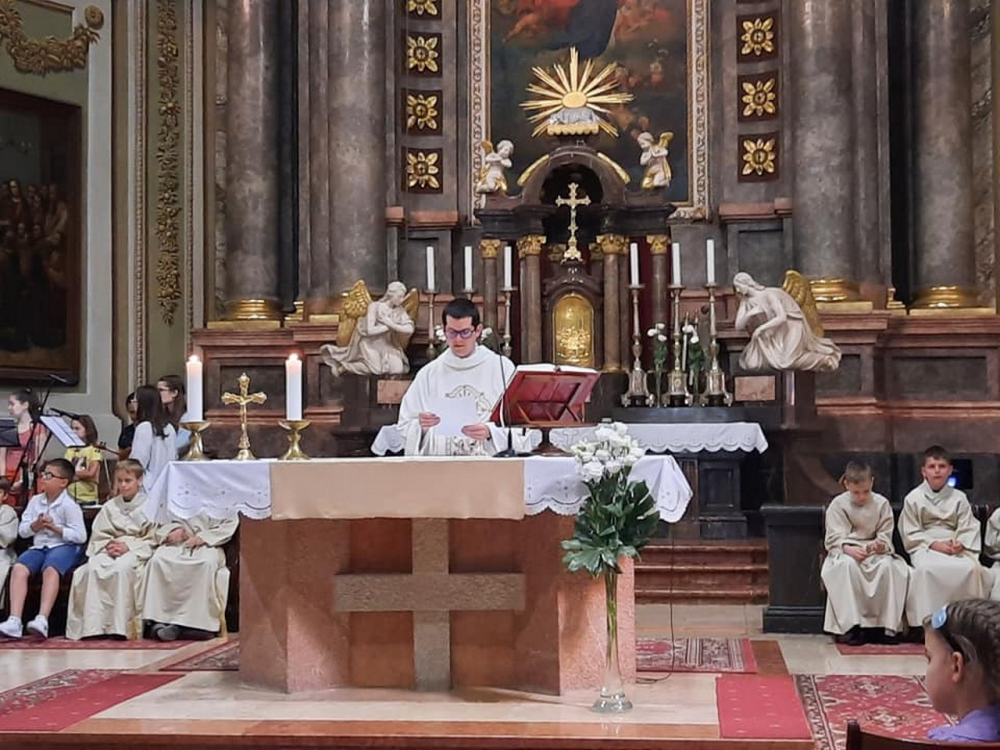 376 molnar erik ministransokkal