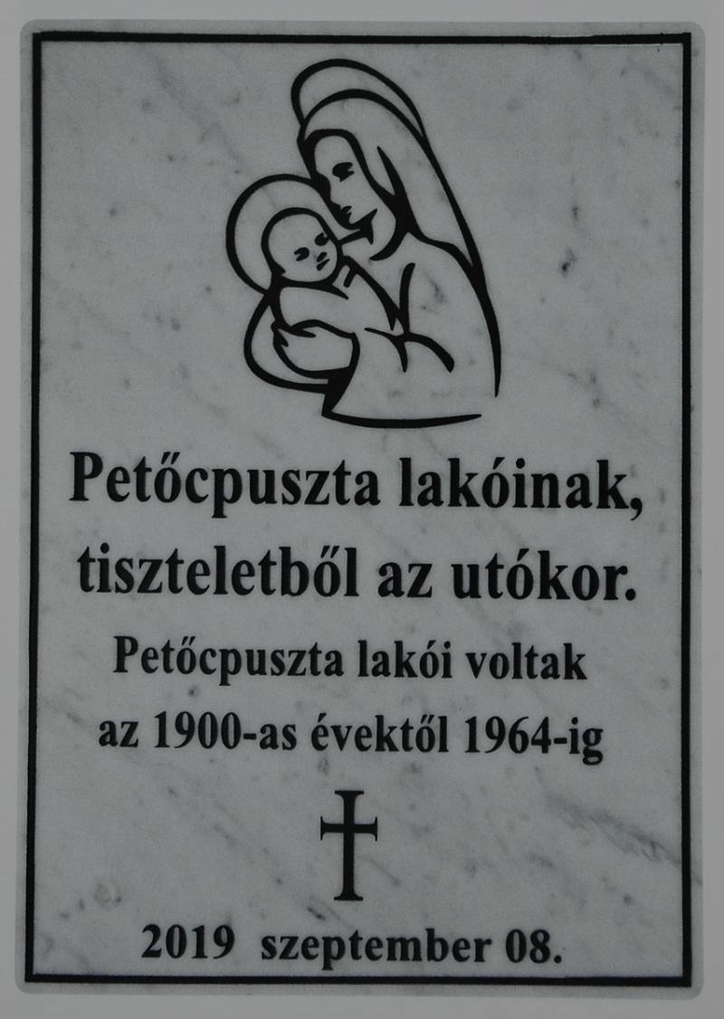Emlektabla-Petoczpuszta.JPG
