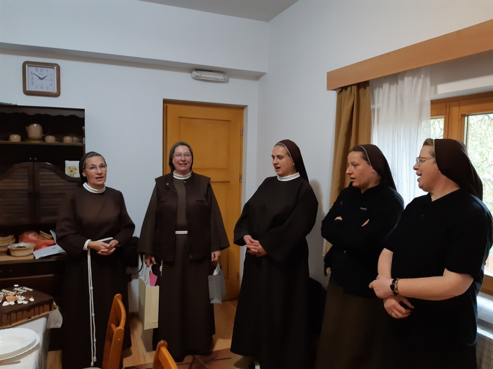 483 ferences noverek kozosseg